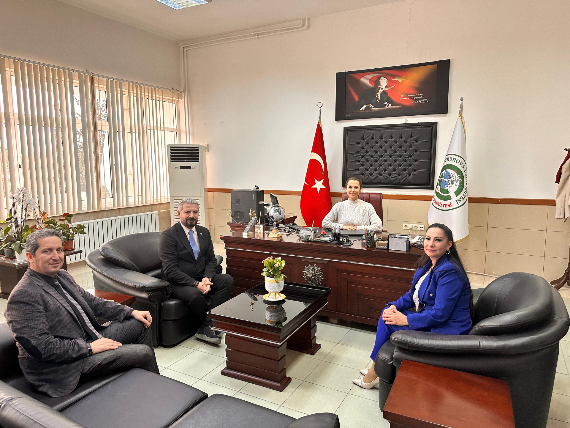 Çukurova Üniversitesi Genel Sekreteri Sayın Ahmet TAN ve Sağlık Kültür Daire Başkanı Sayın Naci KAZAN bey Dekanımızı ve Fakülte Sekreterimizi ziyarette bulundular.