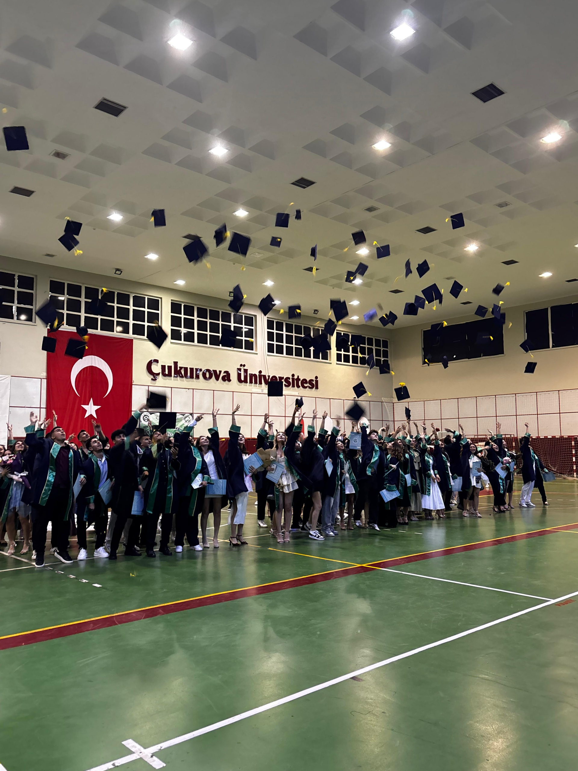 Çukurova Üniversitesi Spor Bilimleri Fakültesi mezuniyet töreni coşkuyla kutlandı.