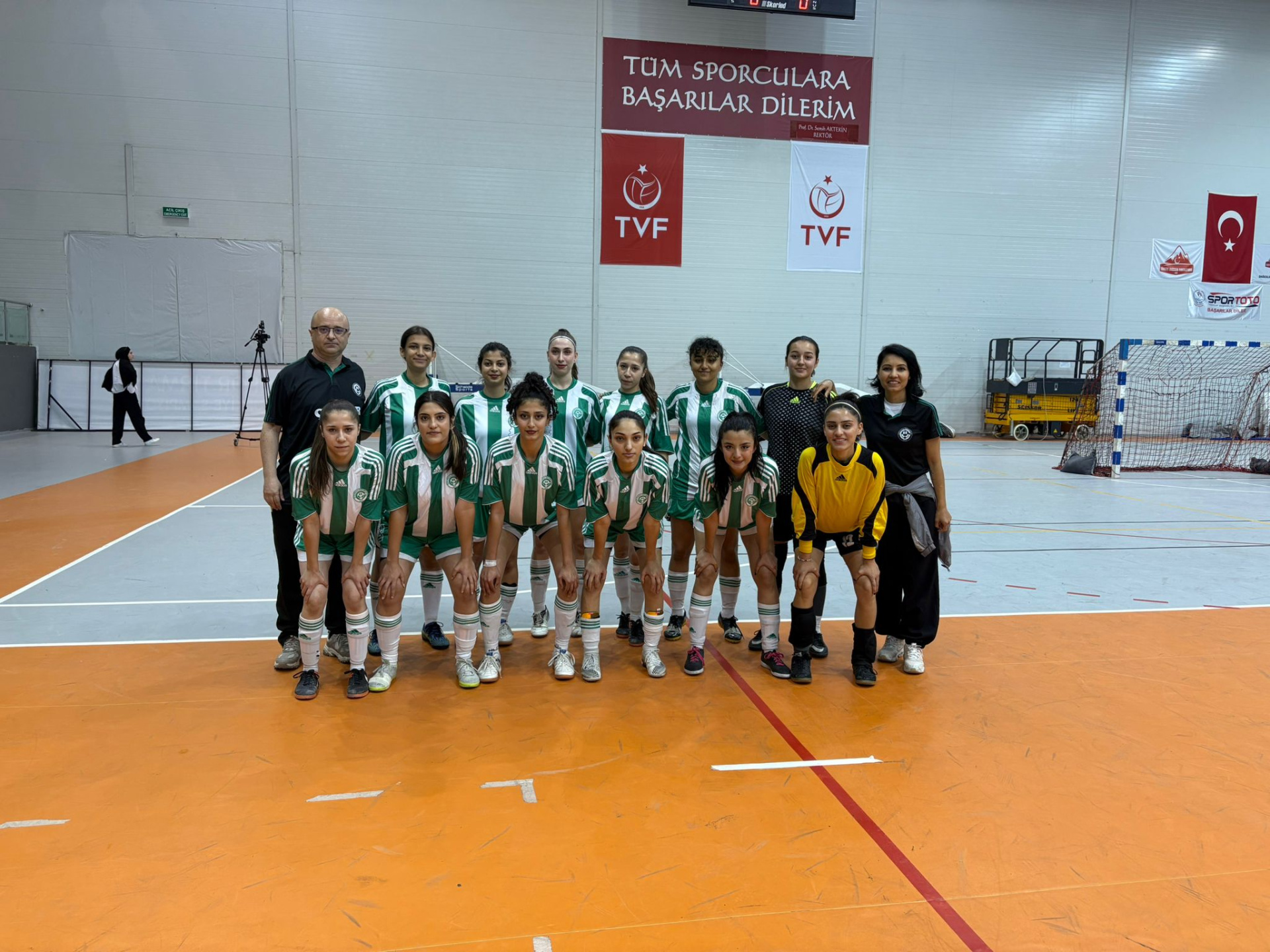 Üniversiteler Arası Salon Futbolu Bölgesel Lig Turnuvası'nda Kadın Futsal Takımımızdan İkincilik